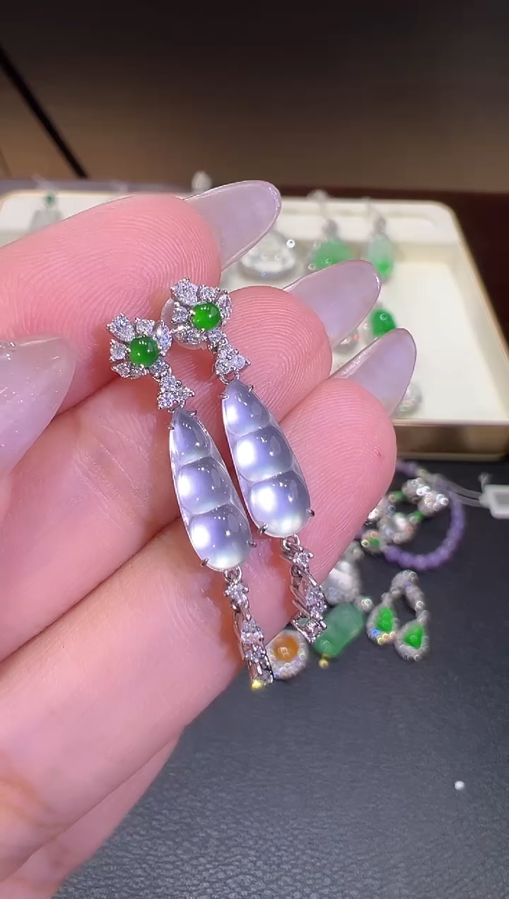 18K金镶嵌翡翠耳饰翡翠