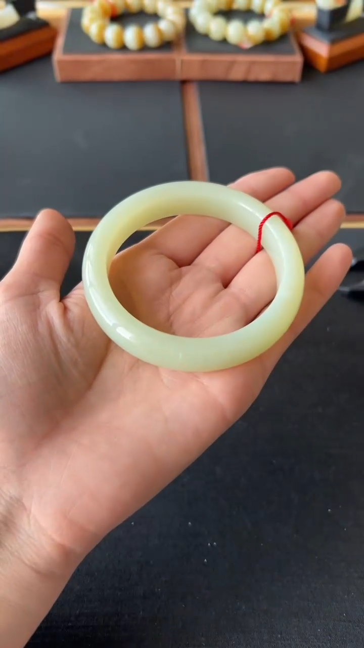 【闪购商品】和田玉手镯未镶嵌且末微色差迪克兰二细59+