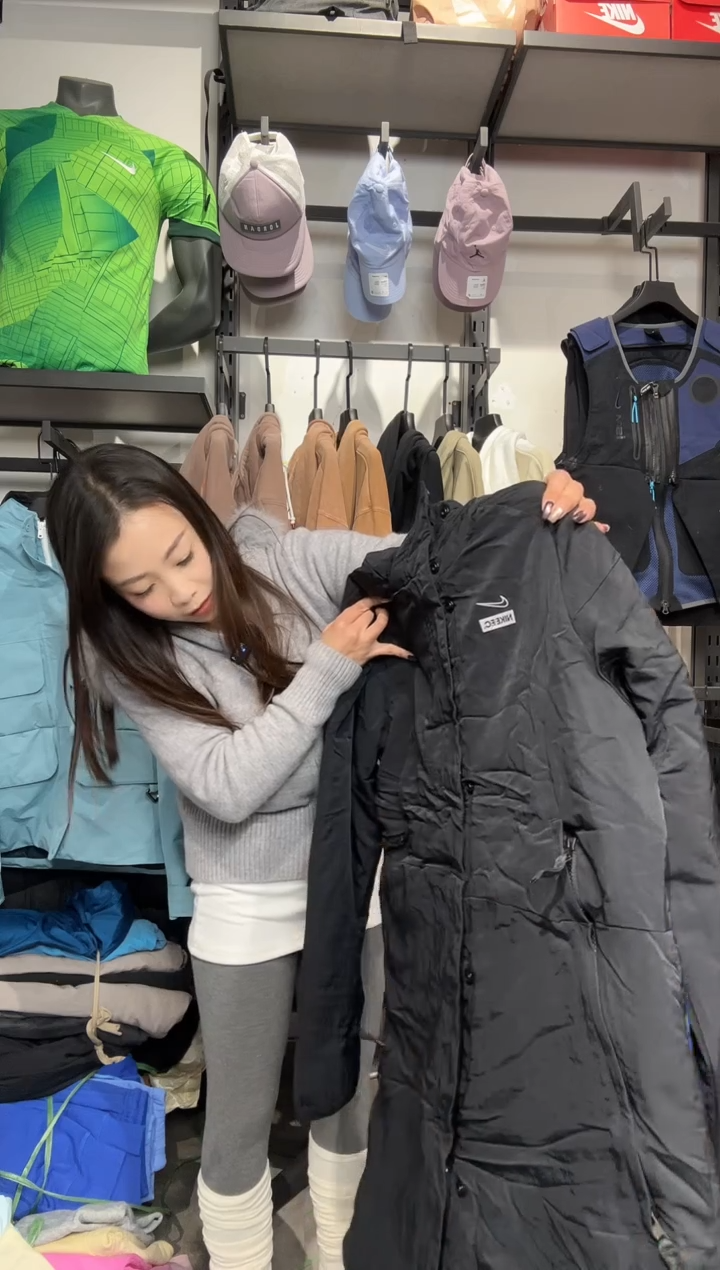 1456 编码 瑕疵款直播间过款为准 尺码 170 ,M