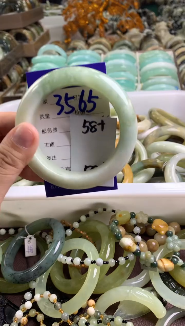 【闪购商品】蛇纹石玉手镯未镶嵌3565