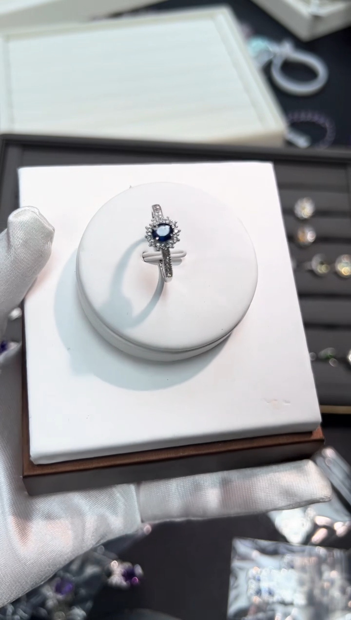 【闪购商品】蓝宝石戒指银S925镶嵌94B多样性发其一/1个