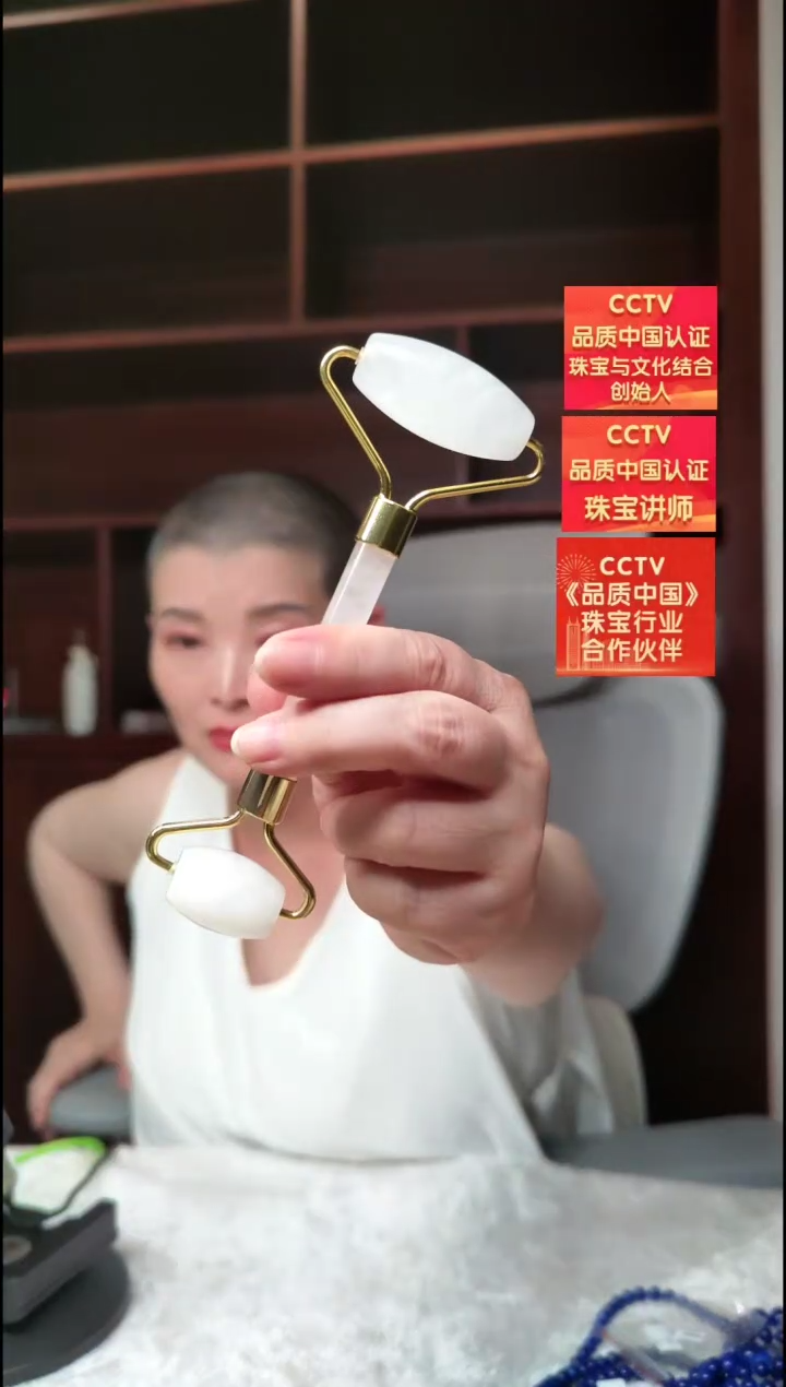 合金颈饰水晶手把件