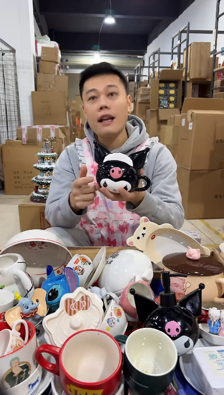 瓷片库洛米女仆带盖杯