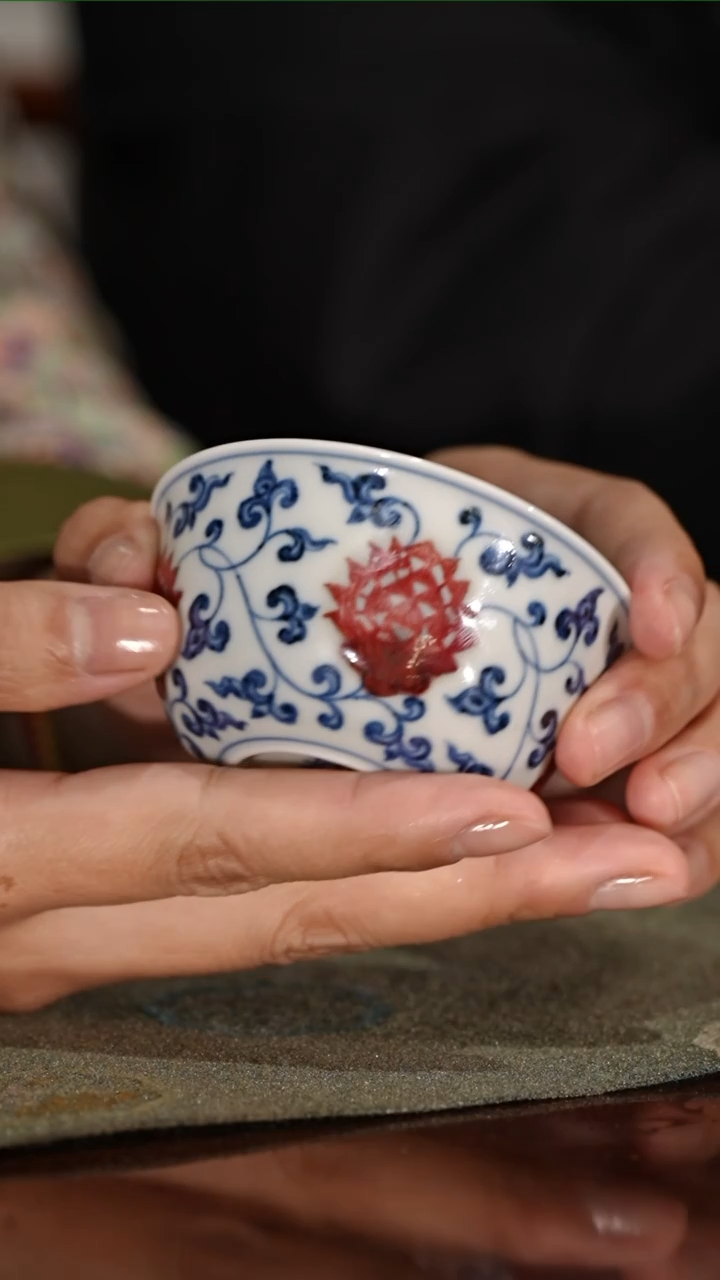 【闪购商品】慕明缠枝莲釉里红鸡缸杯