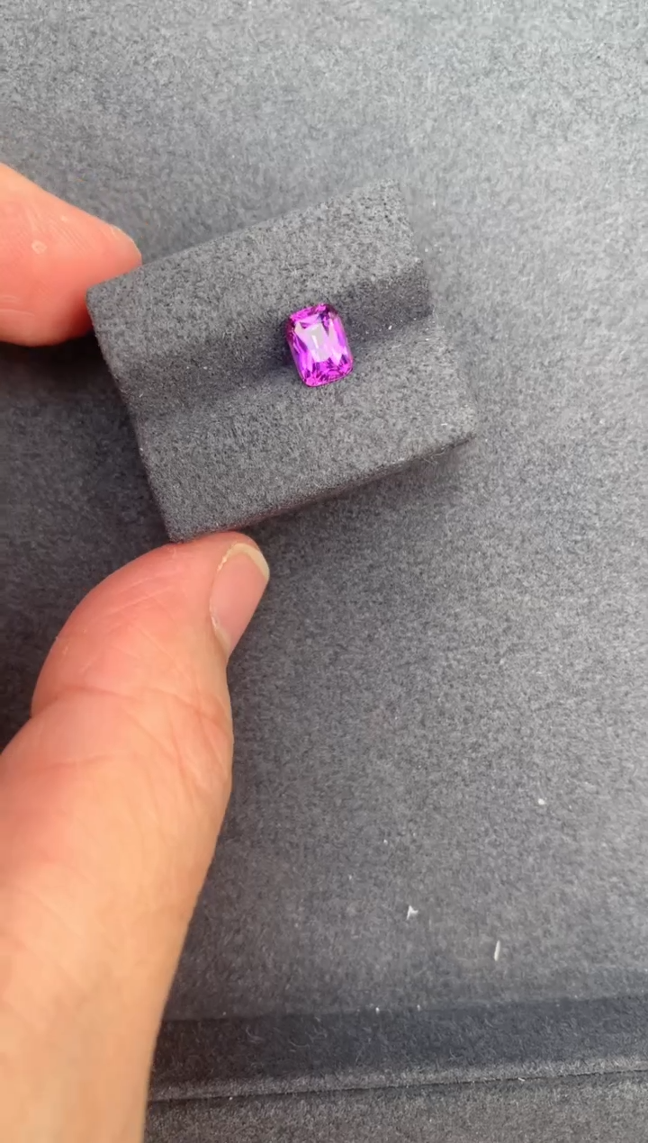 【闪购商品】彩色蓝宝石裸石未镶嵌1ct 紫蓝宝