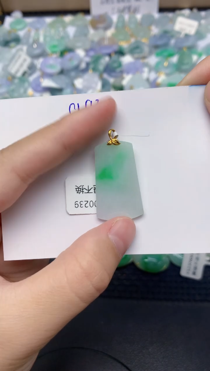 翡翠18K金镶嵌颈饰天然缅甸A货翡翠