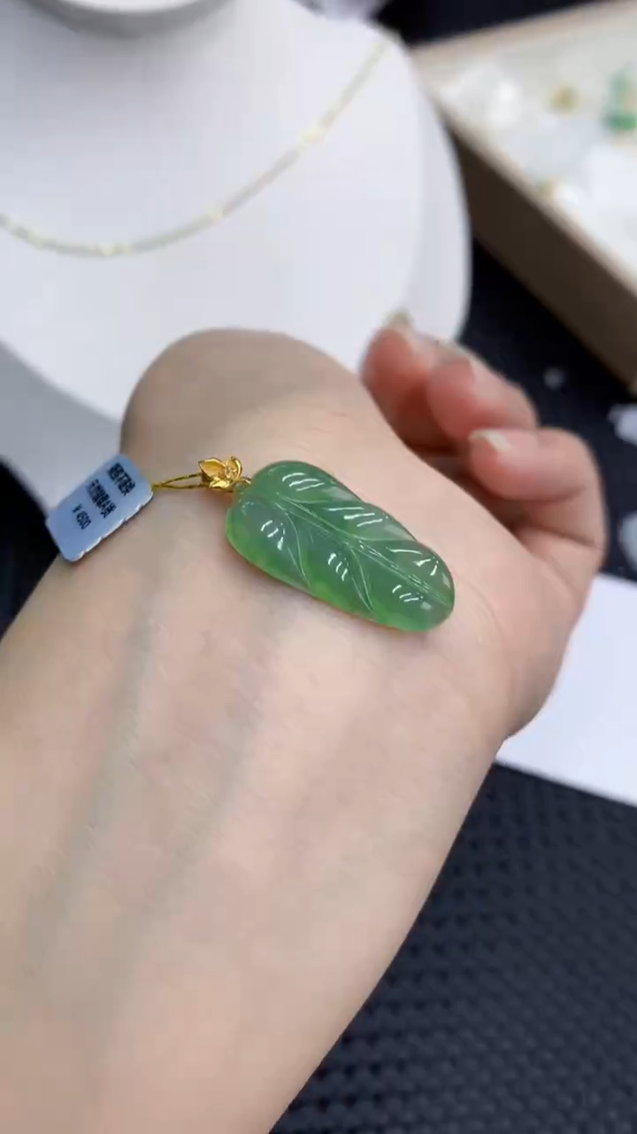 【闪购商品】翡翠颈饰18K金镶嵌            8