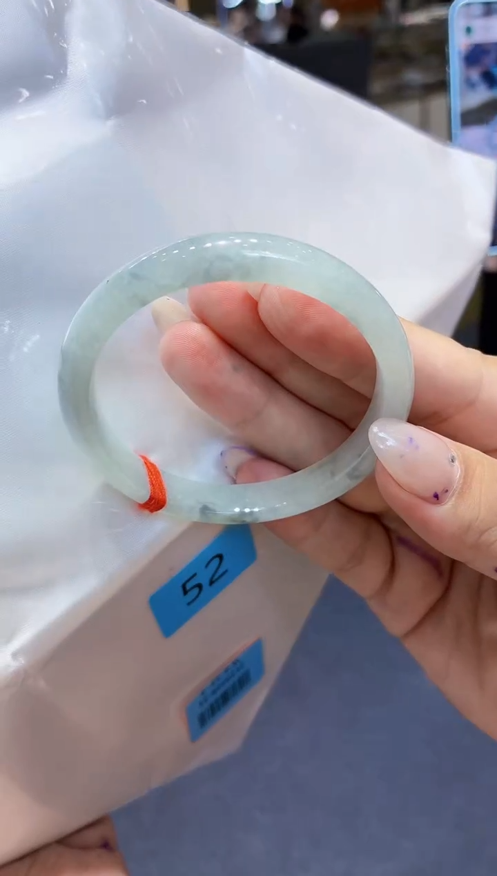 翡翠手镯未镶嵌翡翠手镯