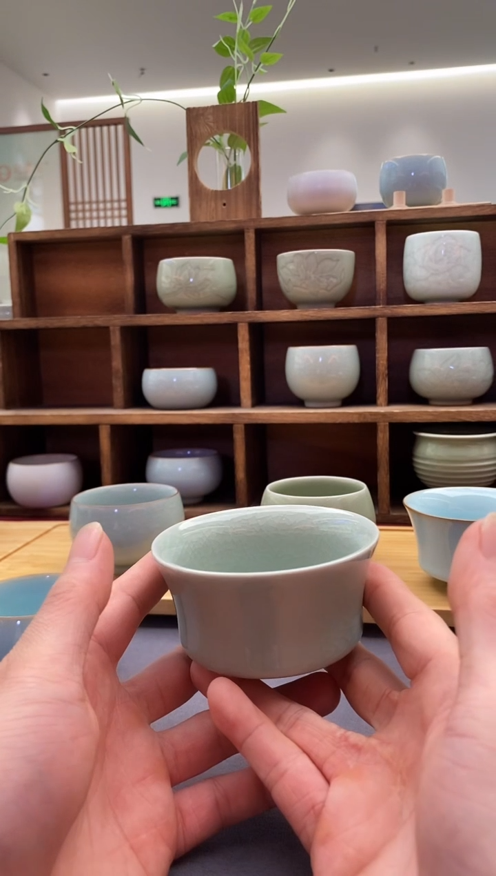 杯子廷怀窑卵青色马蹄杯