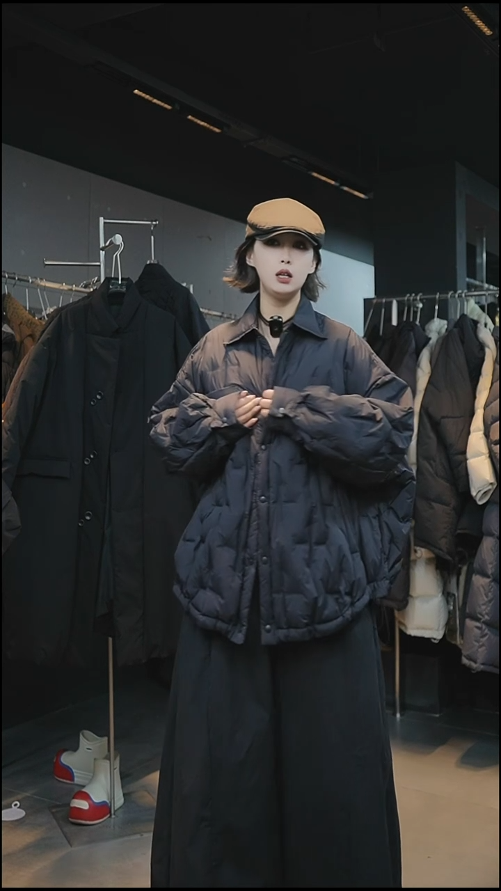 黑色羽绒衬衣黑色羽绒衬衣