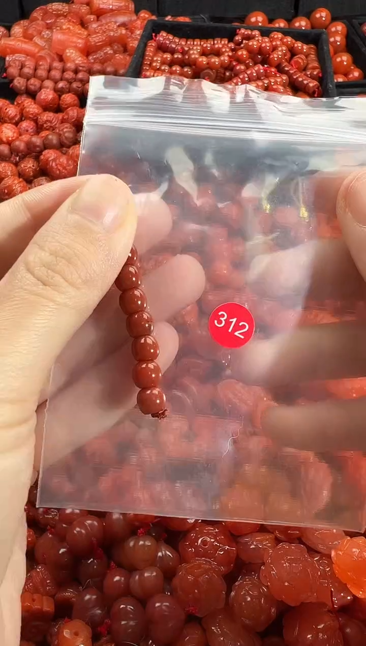 颈饰未镶嵌南红玛瑙1