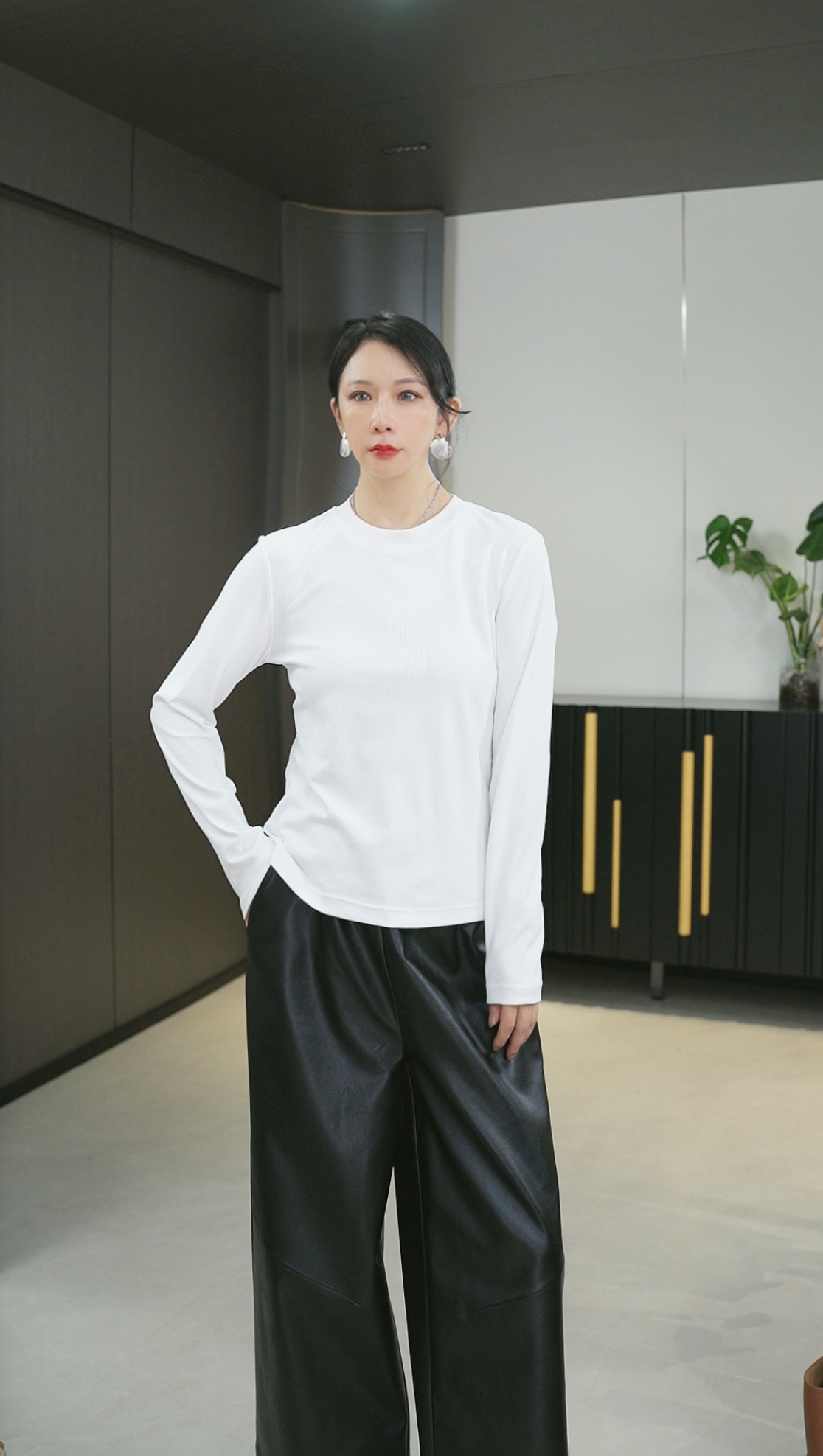 UWS2509088长袖女圆领慵懒风通勤打底T恤常规有弹力INS风时尚休闲