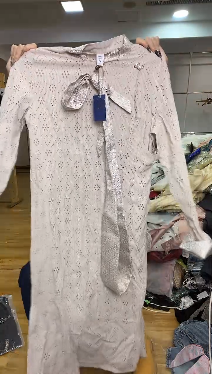 连衣裙       L码        110-120斤