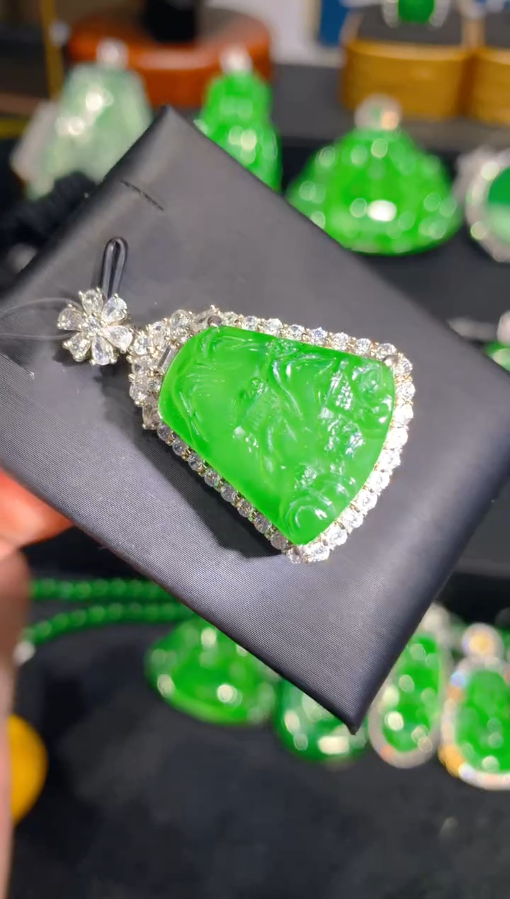 【闪购商品】翡翠颈饰银S925镶嵌27一季