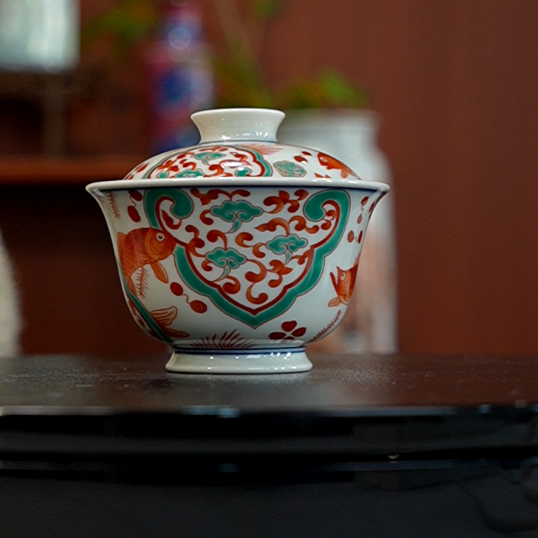 1.3/v00259/红绿彩鱼藻纹内绘青花二才盖碗