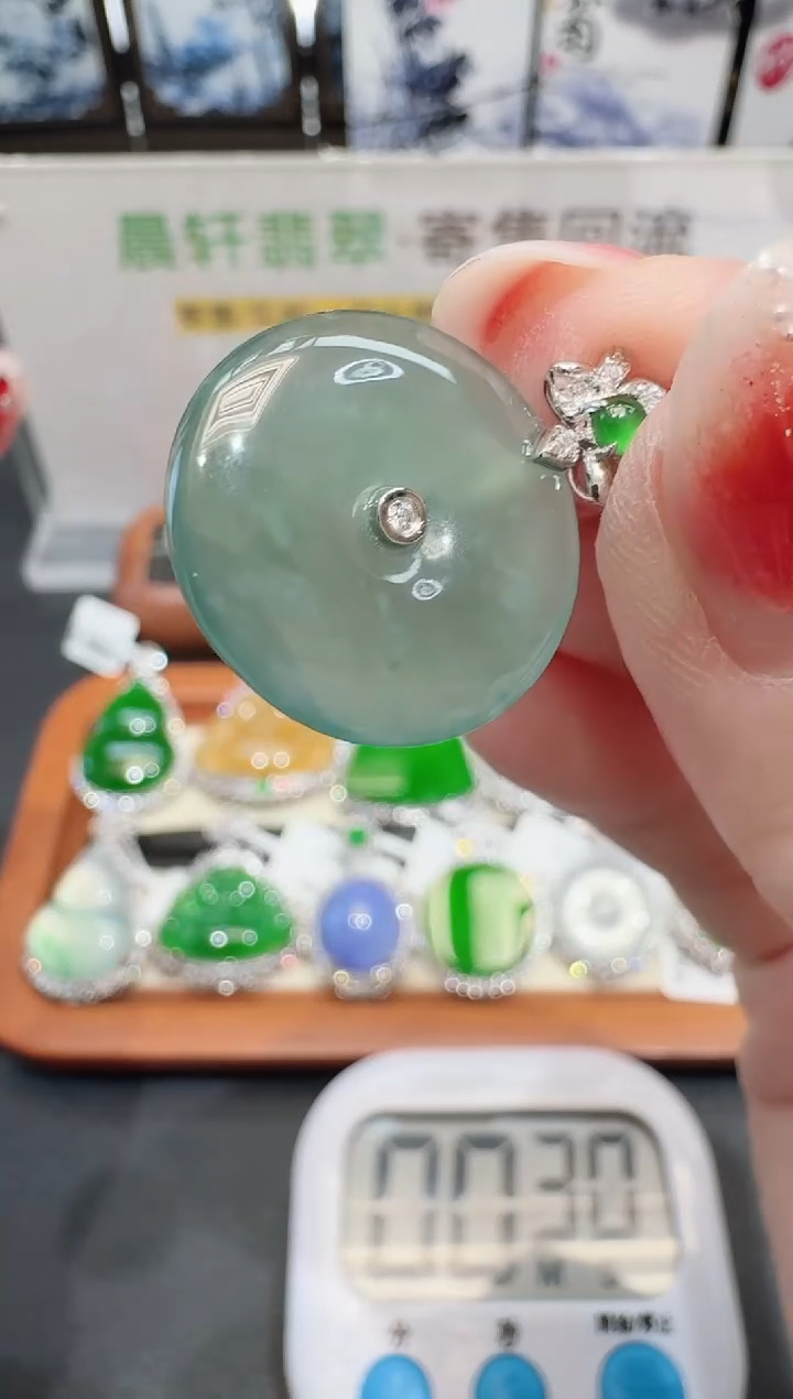 颈饰18K金镶嵌翡翠寄售回流，不退不换