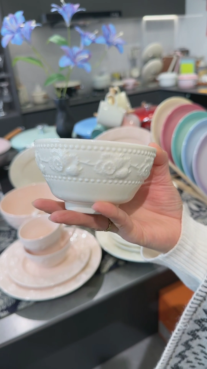 【闪购商品】瓷浮雕草莓陶瓷小碗4.5英寸-奶油白x6