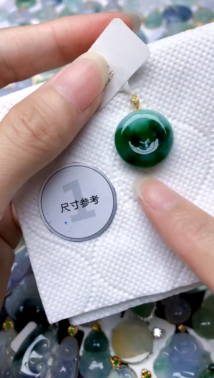 颈饰18K金镶嵌翡翠天然A货翡翠