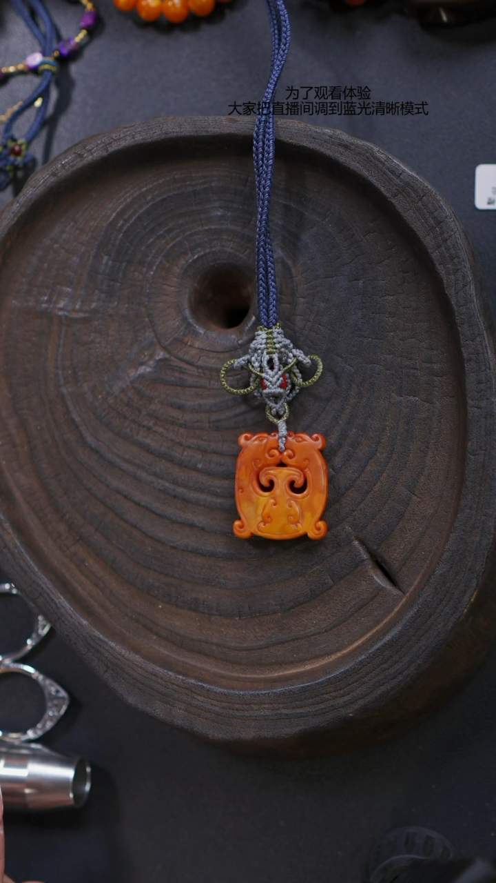 【闪购商品】琥珀裸石未镶嵌老蜡雕刻件（单品）