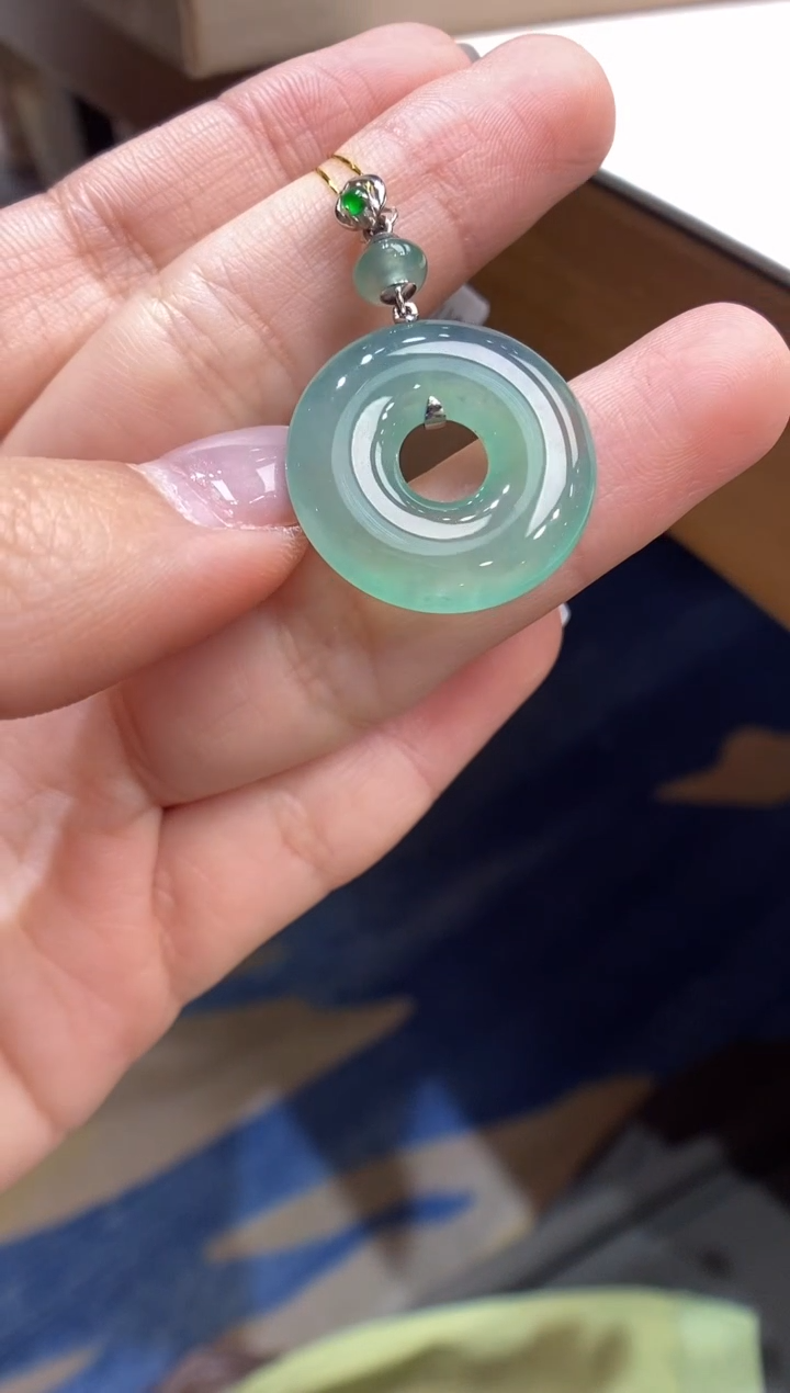 【闪购商品】翡翠颈饰18K金镶嵌甜甜圈