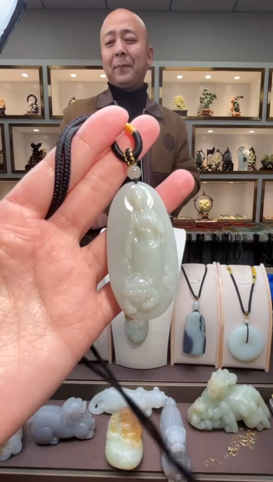 颈饰未镶嵌和田玉苏