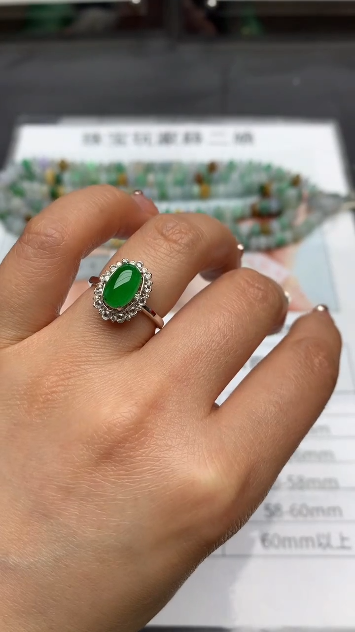 【闪购商品】翡翠戒指18K金镶嵌满绿蛋面戒指