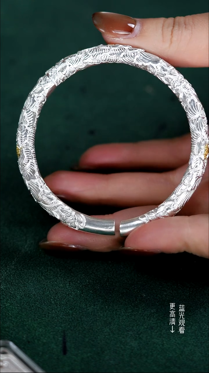 珐琅足银999深浮雕牡丹花圆棍描金手镯57.8克