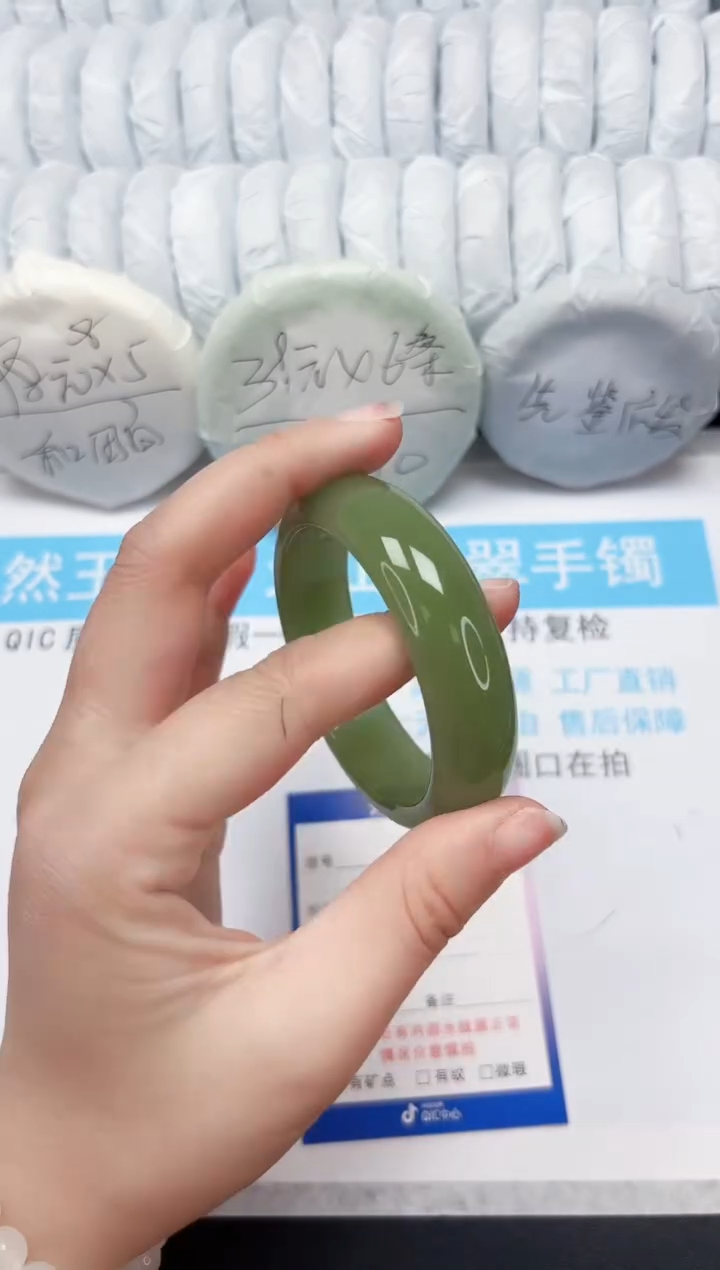 【闪购商品】石英质玉手镯未镶嵌78-55.9