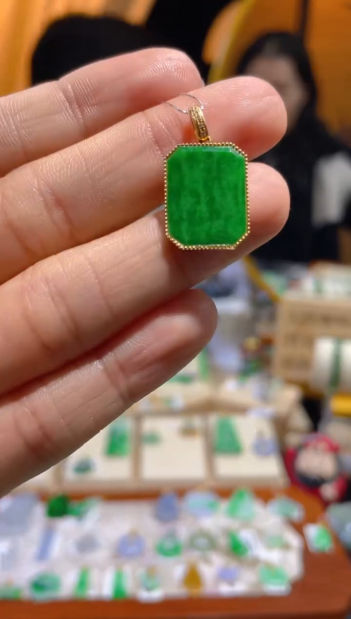 【闪购商品】翡翠颈饰18K金镶嵌假一赔三