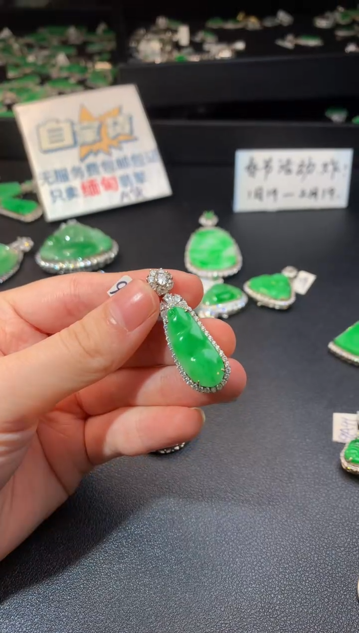 【闪购商品】翡翠颈饰银S925镶嵌翡翠