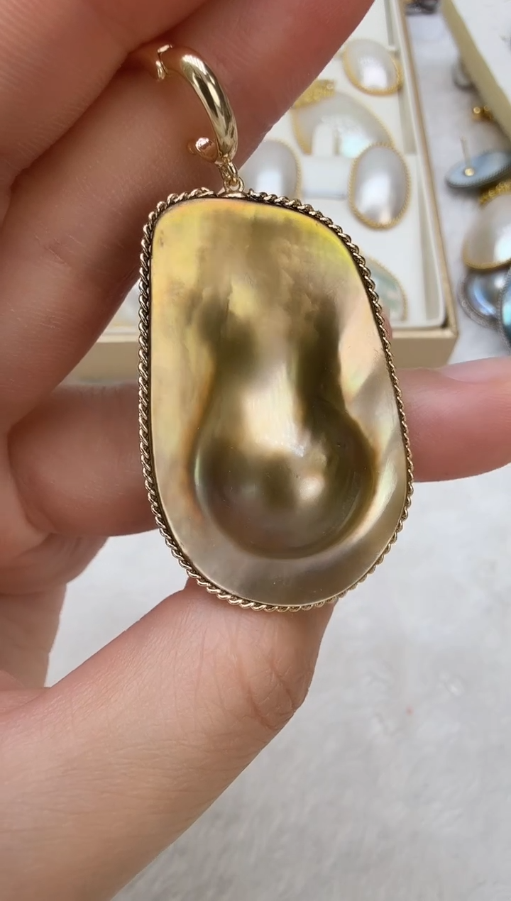 未镶嵌颈饰拼合珍珠（马贝珠）2