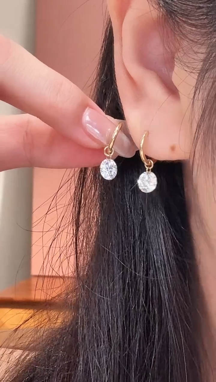 18K金镶嵌耳饰实验室培育钻石圆形打孔1卡黄一对