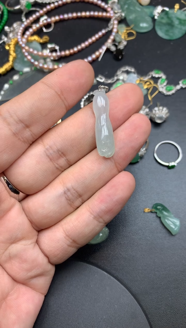 颈饰未镶嵌翡翠熊****啾修罗商品不退不换