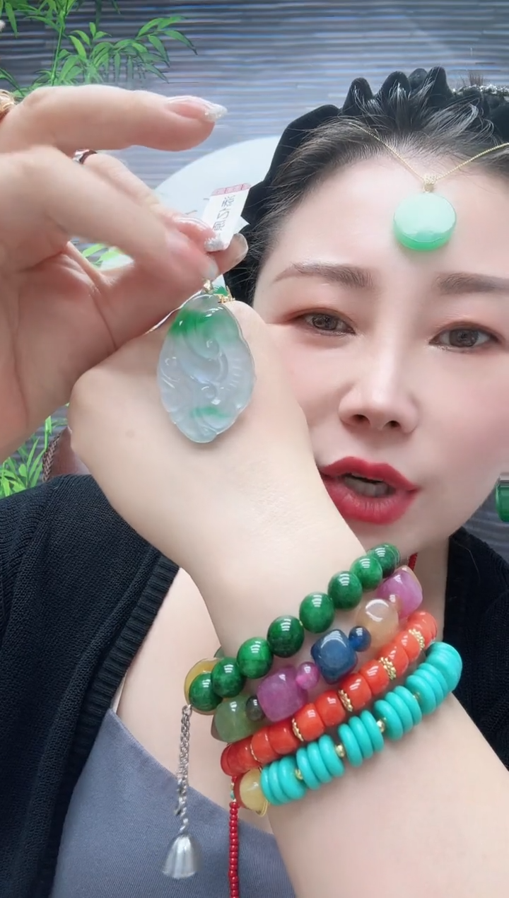 高货冰如意飘绿花吊坠