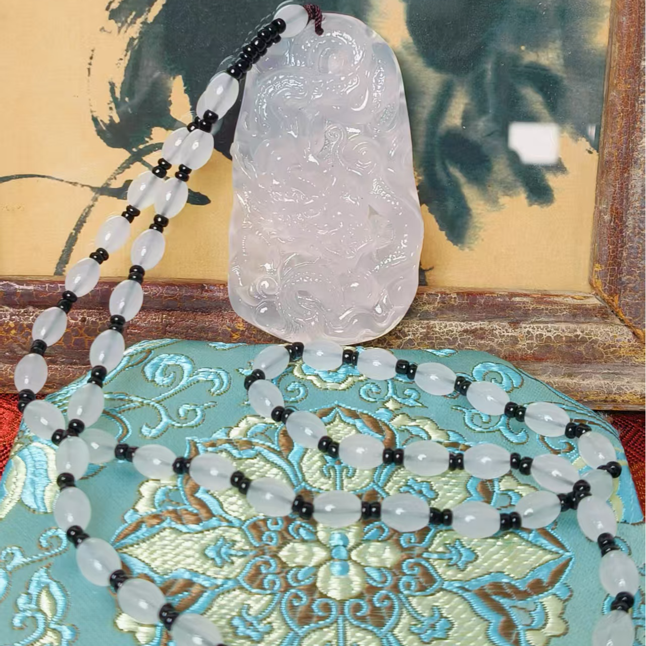 陆国风复古云母龙牌吊坠