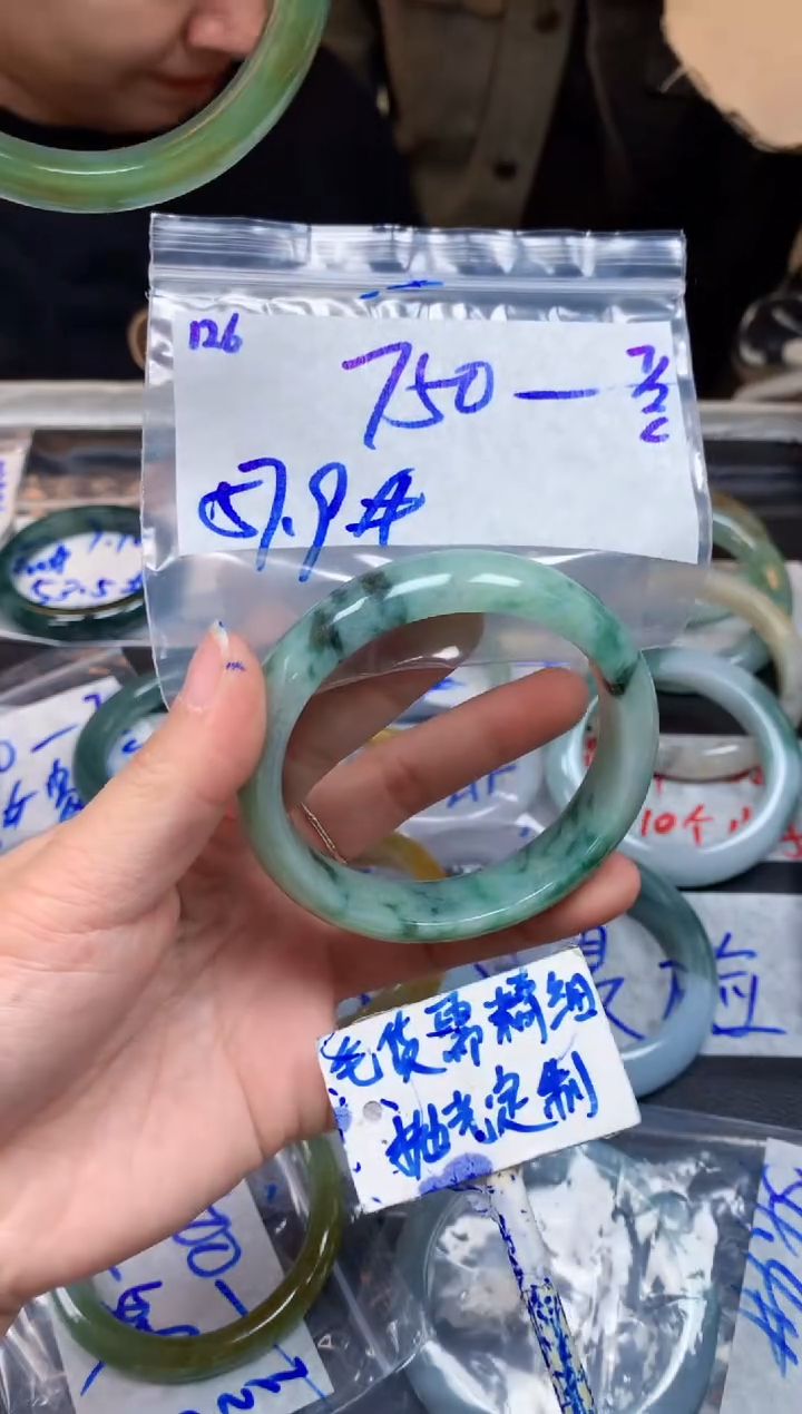 【闪购商品】定制翡翠未镶嵌126毛货需精细抛光手镯多样性拍一发一