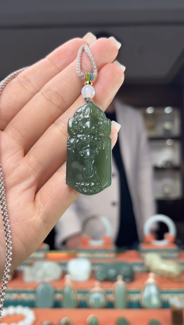 颈饰未镶嵌和田玉佩佩