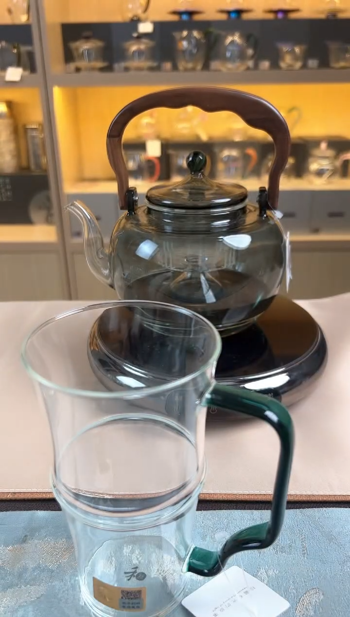 禾  器  君  乐 杯
