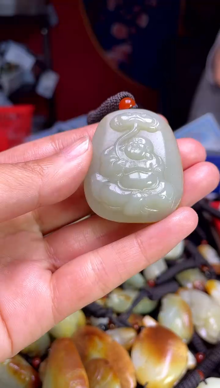 和田玉未镶嵌颈饰1