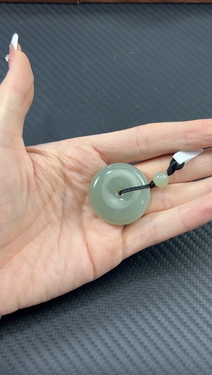 【闪购商品】和田玉吊坠(赠链)未镶嵌且末微色差近矿平安扣