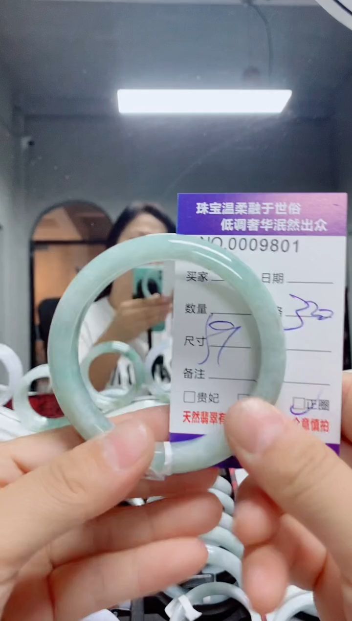 翡翠手镯未镶嵌天然翡翠A货