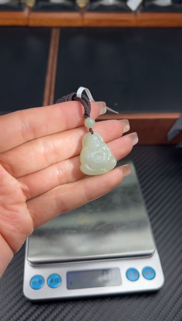 吊坠(赠链)未镶嵌和田玉且末微色差近矿吊坠