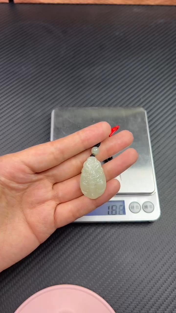 【闪购商品】和田玉吊坠(赠链)未镶嵌且末微色差近矿