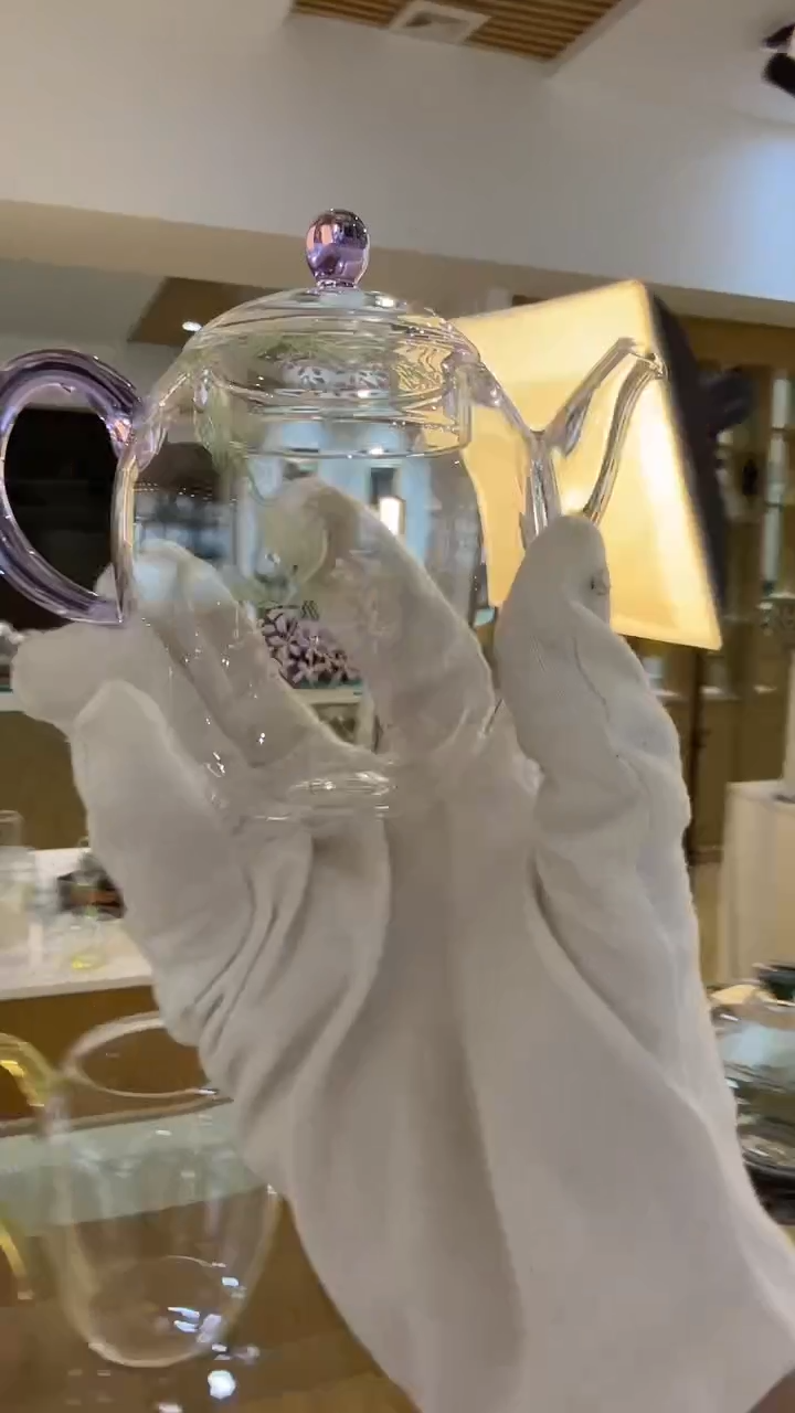 玉见紫色绣球龙胆壶      