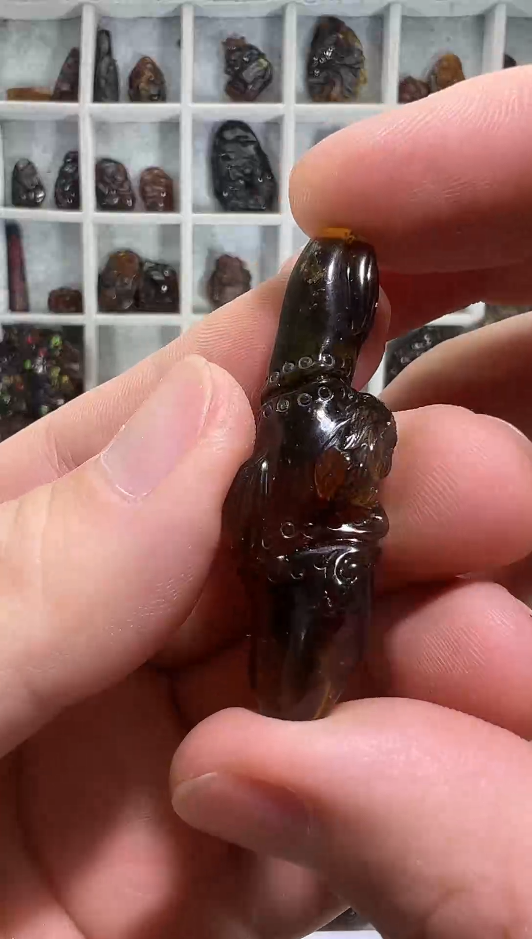 琥珀颈饰未镶嵌抚顺琥珀雕刻吊坠竹节