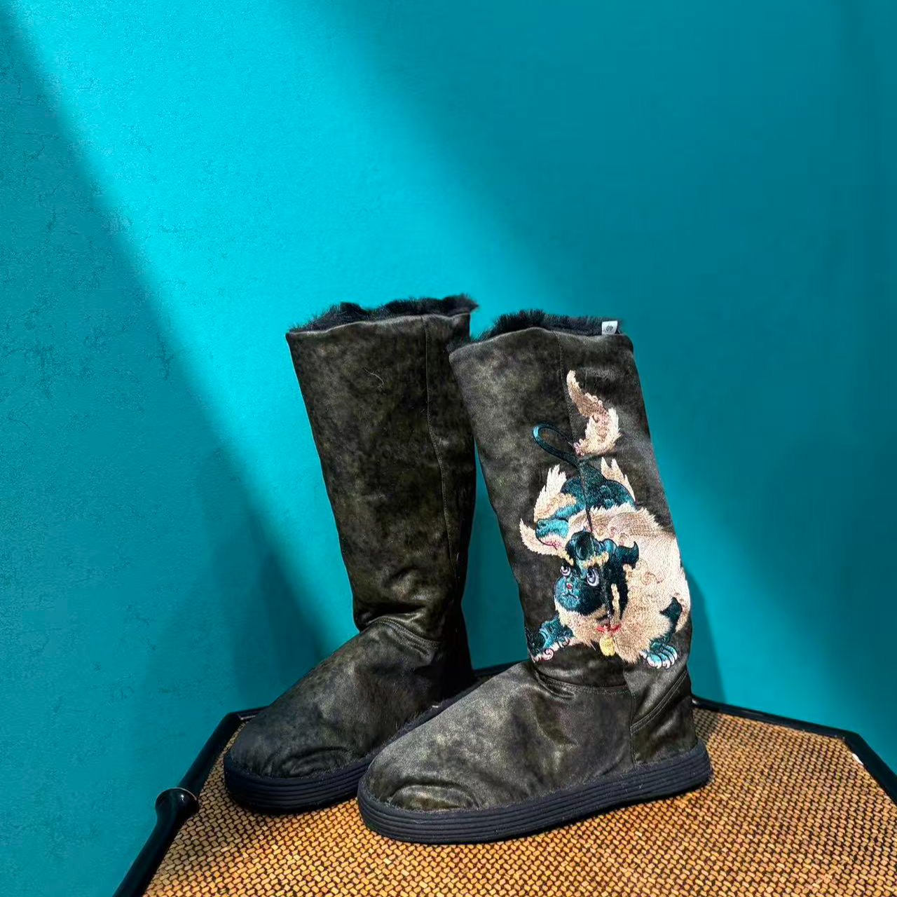 貔貅长靴绣花中国风手工千层底布鞋