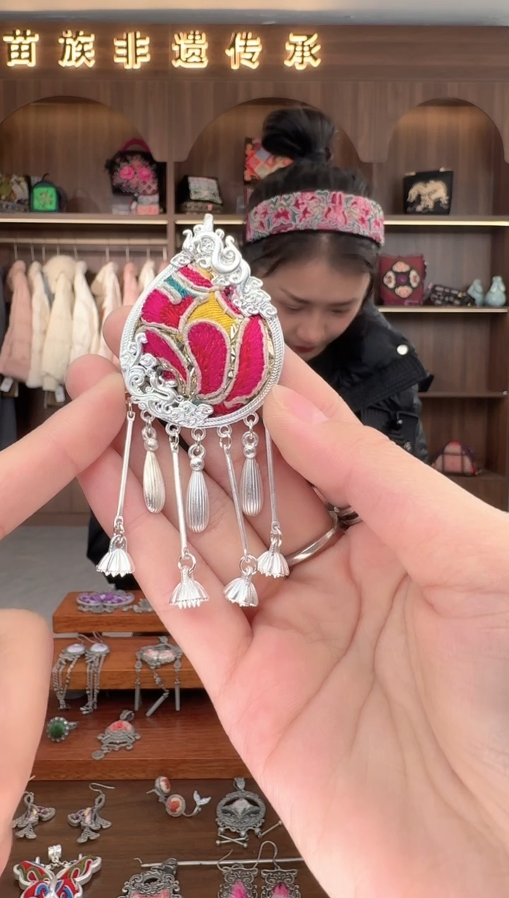 【闪购商品】织绣扶光苗绣传承141