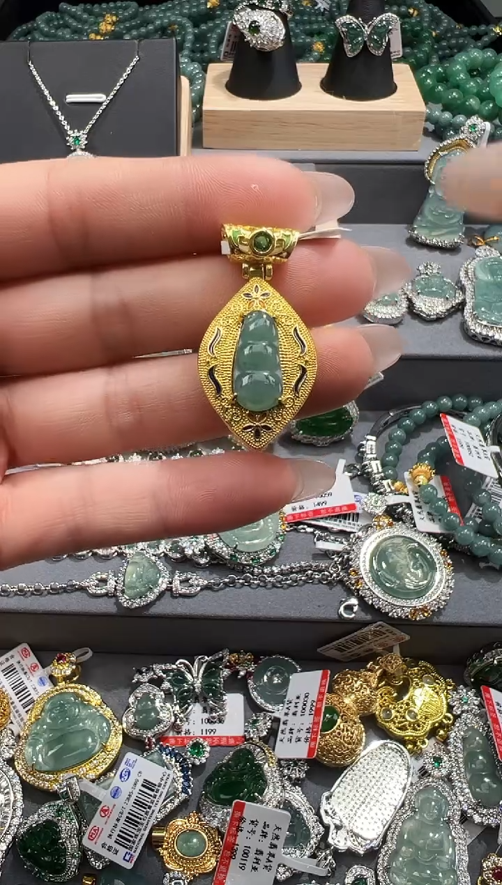 【闪购商品】翡翠吊坠(赠链)未镶嵌翡翠A货源头工厂带证书发