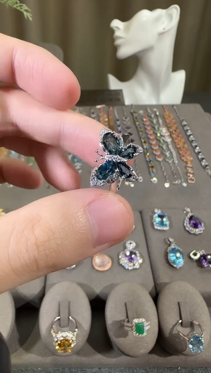 银S925镶嵌戒指托帕石17mm伦敦蓝戒指蝴蝶款