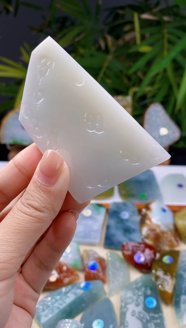 定制翡翠未镶嵌翡翠